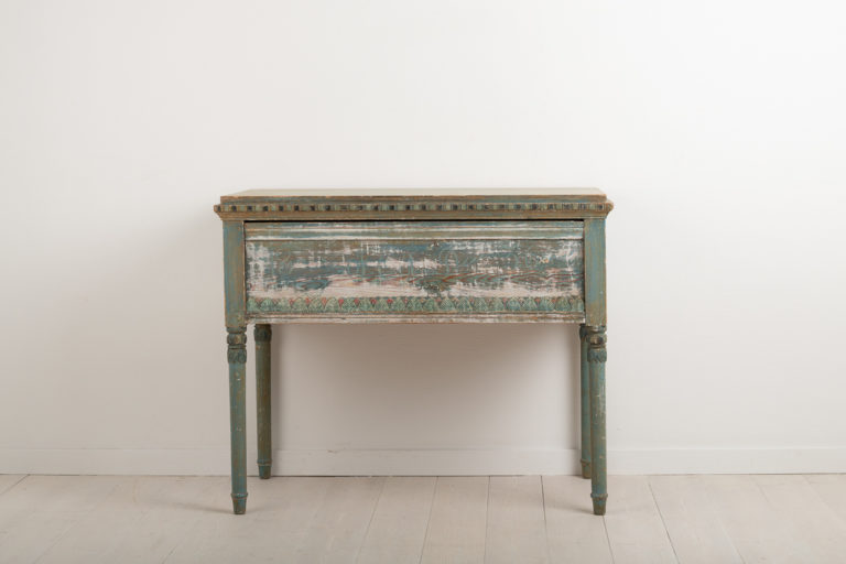 Neoclassic Console Table in Painted Pine