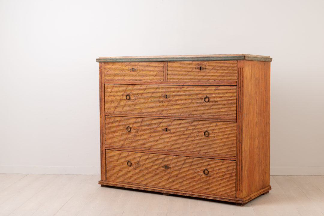 Chest of Drawers in Neoclassical style