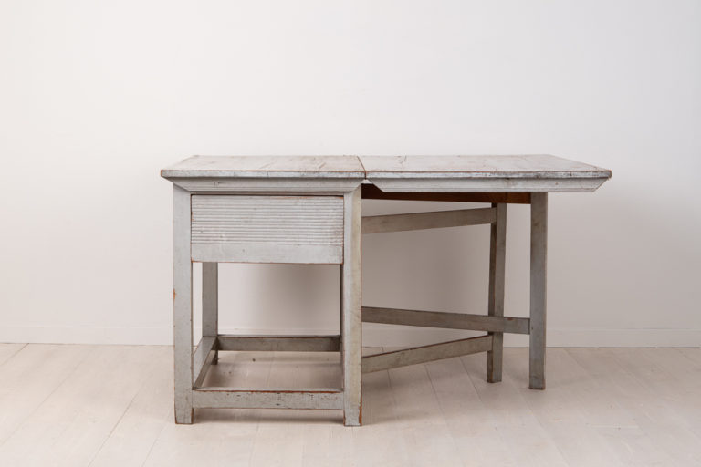 Drop Leaf Table in Neoclassical Style