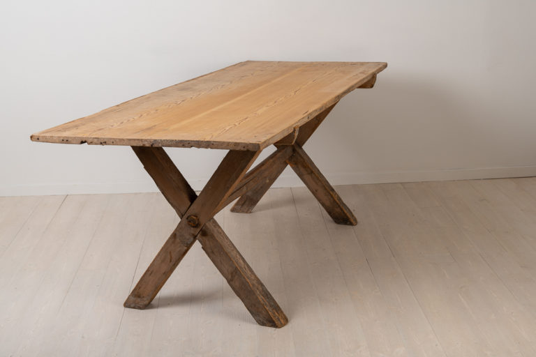 Rustic and Primitive Table Made in Pine