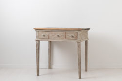 Swedish neoclassical side table with characteristic straight legs decorated with a fluted decor. The table is from northern Sweden and made around 1790