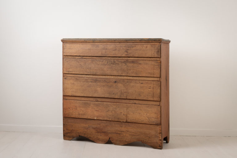 Folk Art Chest of Drawers with Four Drawers