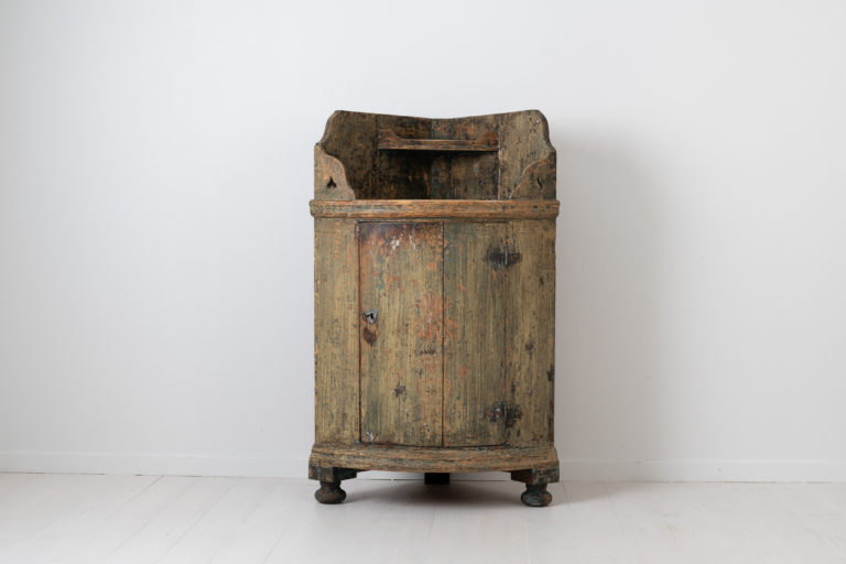 Folk Art Corner Sideboard Made Around 1790