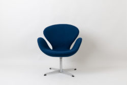 Armchair Svanen by ARNE JACOBSEN for Fritz Hansen in Denmark. Designed during the 1958 and later introduced on SAS Royal Hotel in Copenhagen