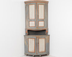 Gustavian and neoclassical corner cabinet from Sweden. Made in painted pine and in two parts. The cabinet has doors with ribbed decor and original paint