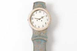 Northern Swedish Mora clock in rococo style with painted pine case made around 1820 to 1830. The blue paint is original from the early 1800s