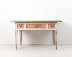 Gustavian provincial country table from northern Sweden. Made during the first few years of the 19th century, between 1800 and 1810
