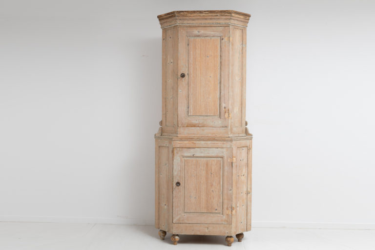 Tall Gustavian Corner Cabinet from the Late 1700s