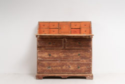 Northern Swedish writing bureau from the 1820 to 1830. Made in painted pine and dry scraped by hand to the original paint