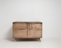 Primitive antique storage chest or box from northern Sweden made around 1810 to 1820. Handmade in wood bare pine with storage underneath the lid