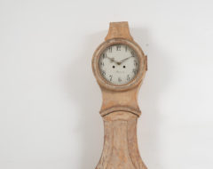 Genuine long case clock from northern Sweden with the classic rococo shape. Made in painted pine with traces of the original paint. Healthy and solid.