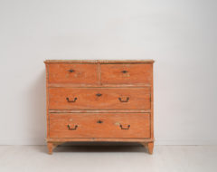 Rare gustavian handmade chest from Northern Sweden. The country home chest is from the gustavian, or as it's also known, the neoclassical period