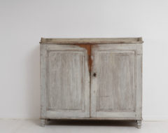 Classic Swedish gustavian sideboard from the late 1700s, 1790 to 1800. The sideboard is in the classic model with typical decor and straight shape