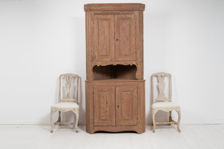 Country Neoclassic Corner Cabinet in Pine