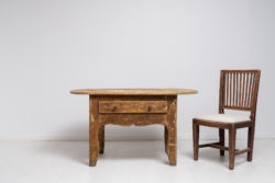 Rococo folk art table in painted pine. The table is a rare country house furniture from northern Sweden made during the late 1700s