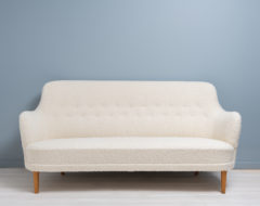 Samsas sofa by Carl Malmsten for O.H Sjögren. Designed 1960 and made in the following years the sofa is a Scandinavian modern classic