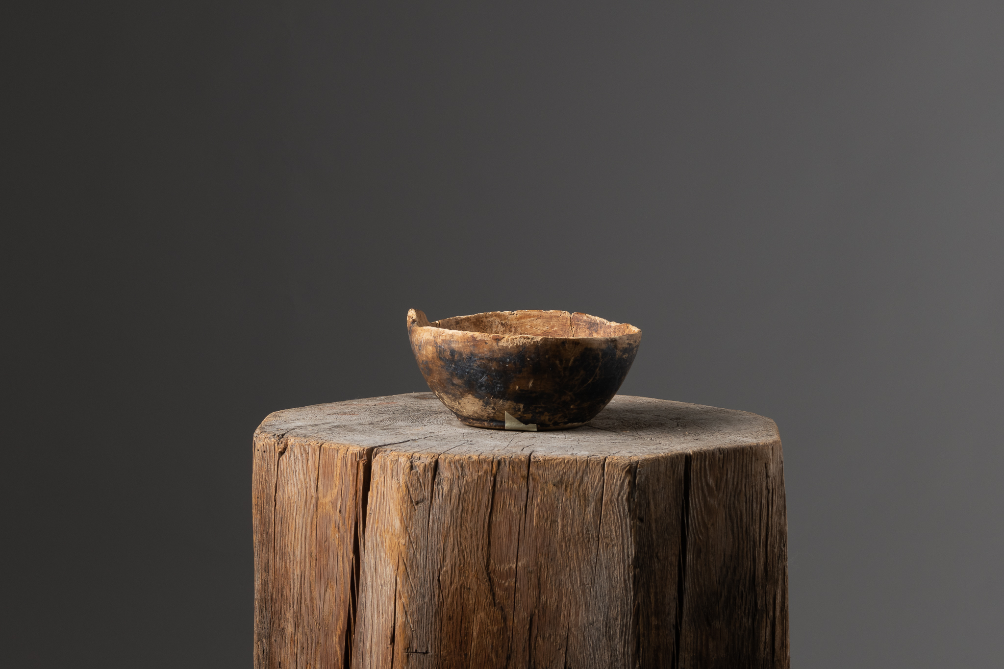 Rustic round wood bowl from Sweden made from a single piece of wood. The bowl has marks of use as well as a genuine patina of time