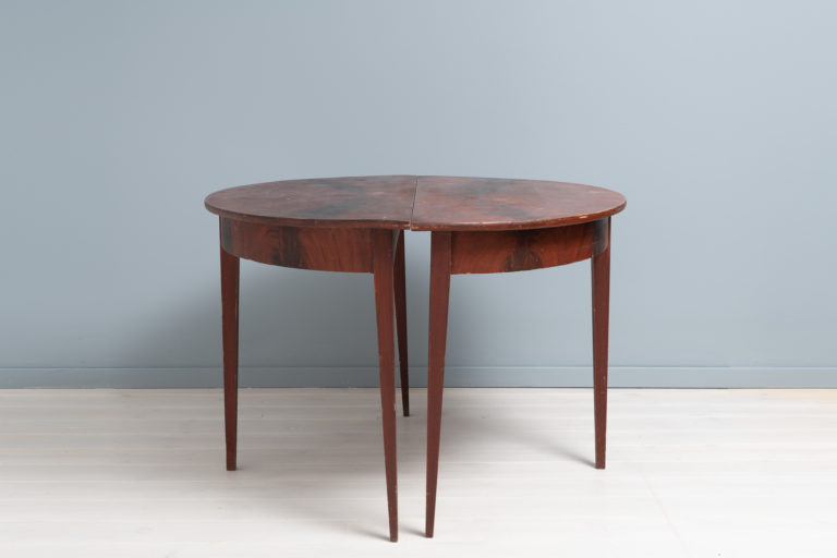 Elegant Demi Lune Table in Gustavian Style