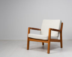 Chair by Carl-Gustaf Hjort af Ornäs. The model is called Trienna and is made by Hiort Tuote, Puunveisto Oy Träsnideri AB during the mid 20th century