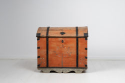 Folk art chest in pine from northern Sweden. The chest is made during the early 19th century, around 1820, completely by hand