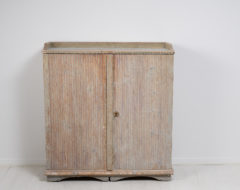 Elegant gustavian country sideboard from around 1790 to 1810. The sideboard is a classic country home furniture from northern Sweden