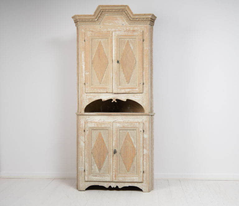 Elegant Gustavian Corner Cabinet from Northern Sweden