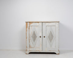 Northern Swedish gustavian sideboard made during the first years of the 19th century, around 1810. The sideboard has 2 doors with a ribbed diamond pattern