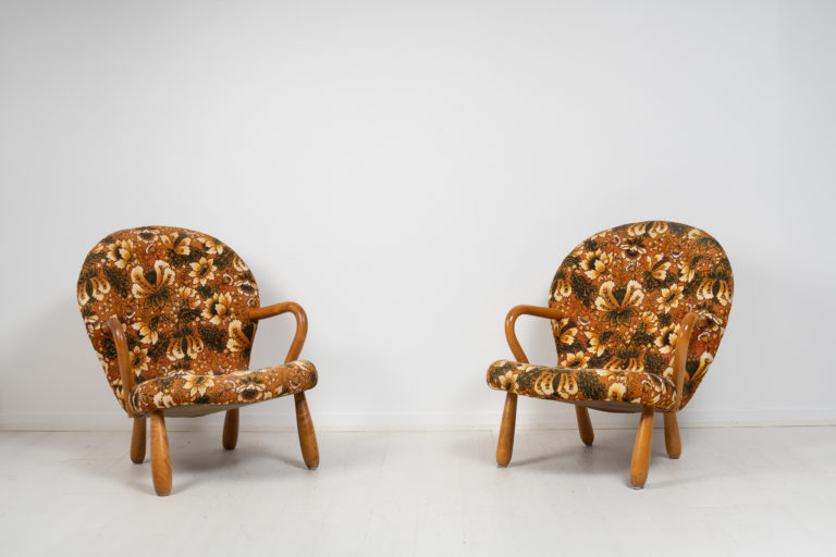 Mid-Century Modern Clam Chairs or Muslingestolar