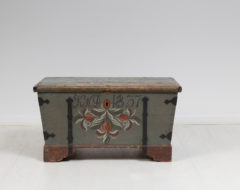 Original painted chest from Sweden dated 1837. The chest is from northern Sweden, made in pine and painted with the original paint