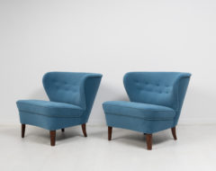 Swedish modern pair of chairs designed by Gösta Johansson in Sweden during the mid 20th century, around 1940. The chairs are made in Jönköping in Sweden