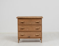 Swedish modern small chest of drawers made during the mid 20th century, 1930 to 1940. The chest is a combination of solid pine and plywood