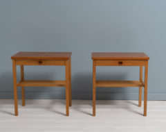 Pair of Swedish modern nightstands from the mid 20th century, around 1950. The nightstands are veneered with teak and oak.