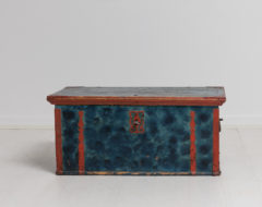 Blue folk art chest made in Swedish pine. The chest from northern Sweden and has hand wrought reinforcements in iron
