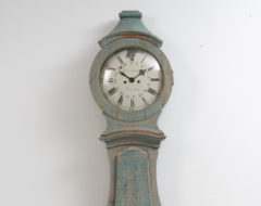 Long case clock from Mälardalen, close to Stockholm in Sweden. The clock is from around 1790 and the case has a classic rococo shape