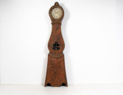 Genuine long case clock from Sweden made during the first years of the 19th century, around 1810. The clock is unusual and genuine