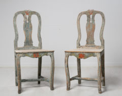 Folk art rococo chairs from Järvsö in Hälsingland, Sweden. The chairs are a charming pair made around the turn of the century, circa 1790 to 1810