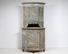 Country home corner cabinet from northern Sweden. The cabinet is a Swedish country home furniture from the first half of the 19th century