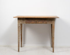 Antique desk in gustavian style from northern Sweden made during the early 1800s, circa 1820. The desk has straight tapered legs with a single thin drawer