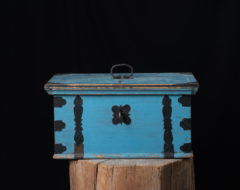 Blue folk art chest or box from Sweden. The chest is in untouched original condition with the first layer of original paint.
