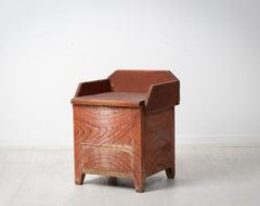Charming antique children's chair in folk art. The chair is from Northern Sweden and made around 1820 to 1840. Made in painted pine