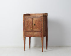 Large Swedish gustavian nightstand made during the last years of the 18th century, 1790 to 1800. The nightstand could also work as a small bureau