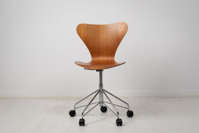 Arne Jacobsen Desk Chair
