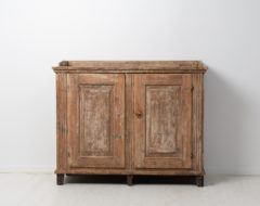 Genuine Swedish antique sideboard in gustavian style made during the last years of the 18th century, 1790 to 1800. From Northern Sweden