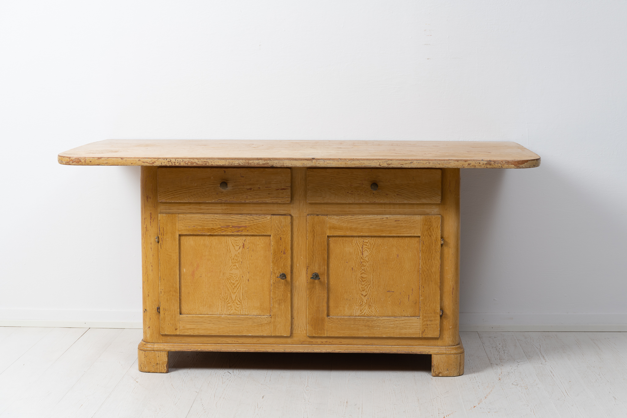 Antique Swedish low sideboard made around 1840. The sideboard is a well-crafted furniture made completely by hand in pine