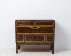 Swedish art deco commode or chest of drawers from the 1930s. The commode has 4 drawers and is veneered with multiple different kinds of wood,