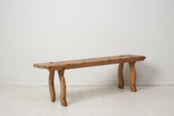 Antique primitive Swedish bench made in folk art. The bench is made by hand in solid pine around the year 1800 and has a rustic appearance