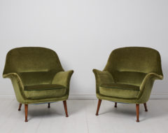 Arne Norell "Divina" armchairs by Westbergs Möbler AB, Tranås in Sweden. The chairs are a genuine pair from the 1960s and radiate the Scandinavian modern style
