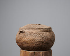Unusual large root basket with a lid from northern Sweden. The basket is from the first part of the 1800s and an authentic antique example