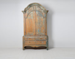 Rare large rococo cabinet from northern Sweden made during the last decades of the 18th century, around 1780 to 1790.