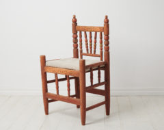 Unusual Swedish antique chair from Hälsingland made around the late 1700s to the turn of the century 1700 to 1800. The chair is folk art